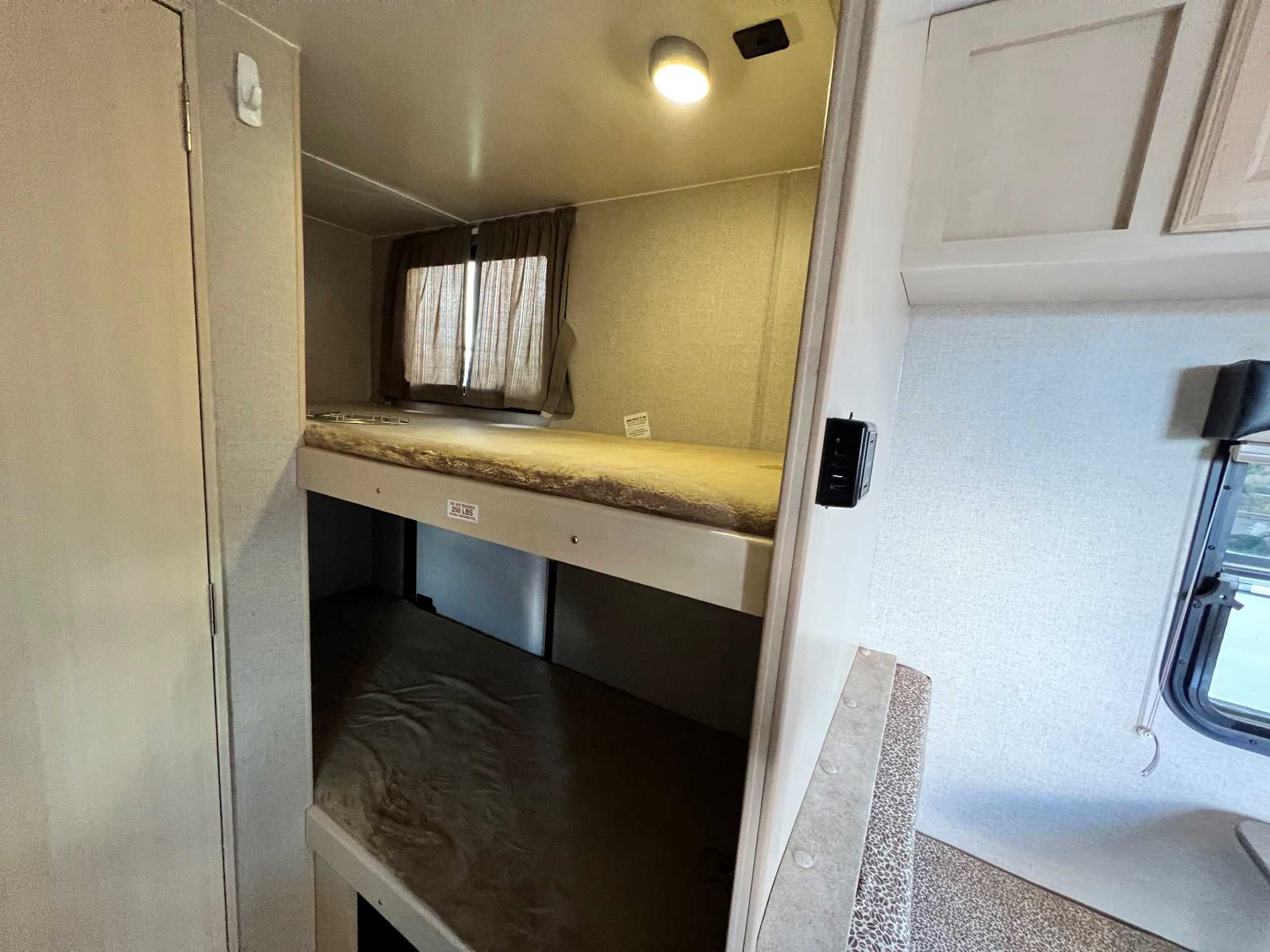 2018 Winnebago Micro Minnie 1700BH - Image 11