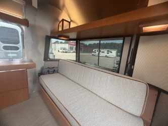 2027 AIRSTREAM FRANK LLOYD WRIGHT 28RBT - Image 19