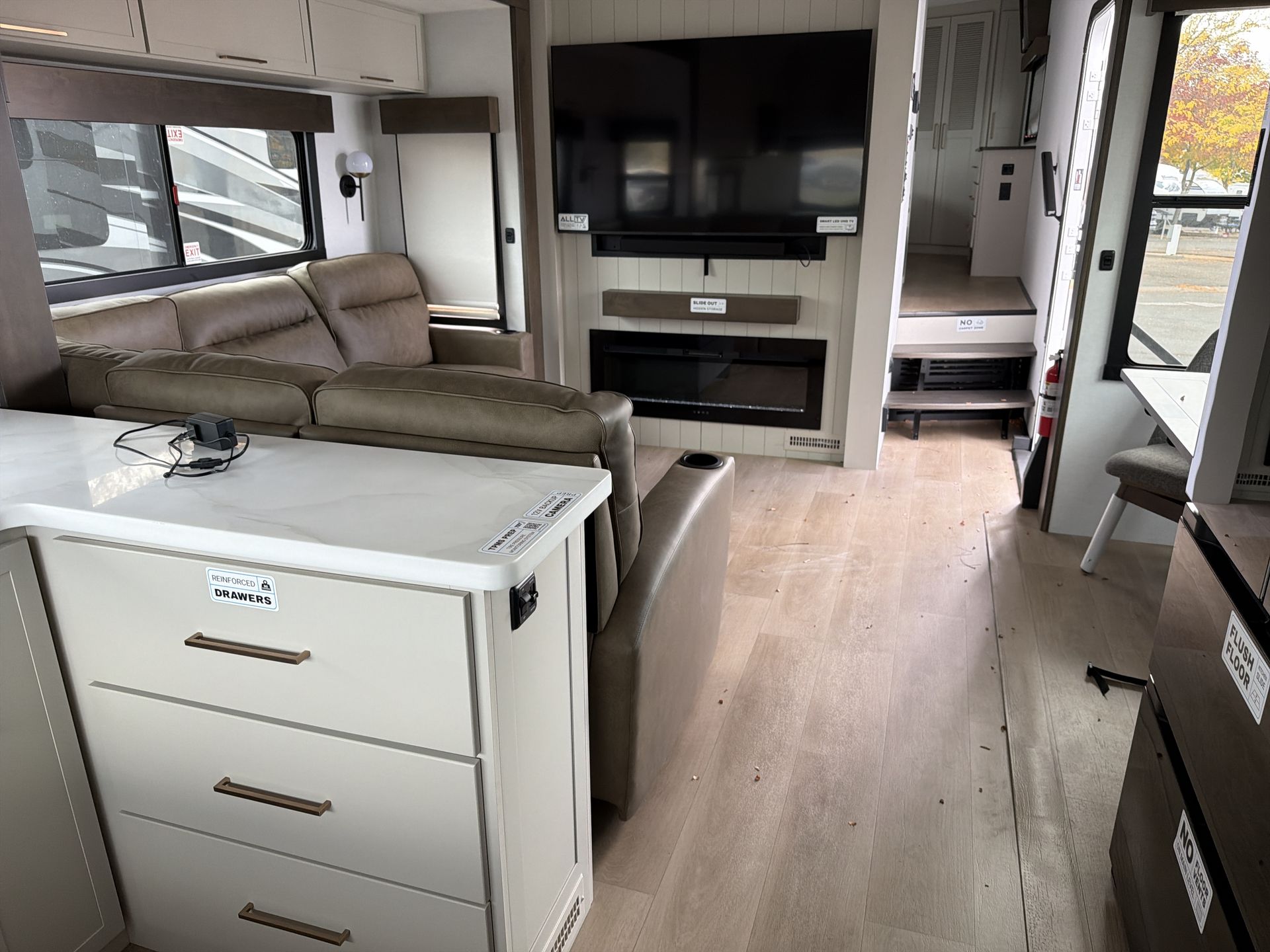 2027 Alliance RV Paradigm 312RK - Image 18