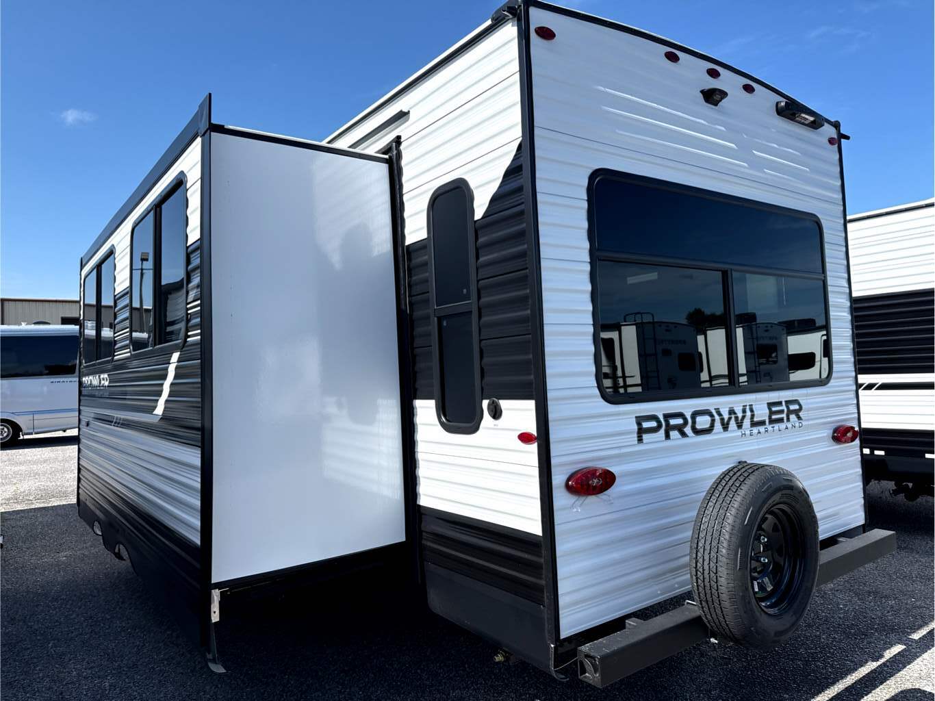 2027 HEARTLAND PROWLER 2601RLS - Image 3
