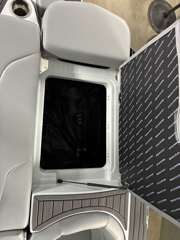 2026 MasterCraft XT24 - Image 23
