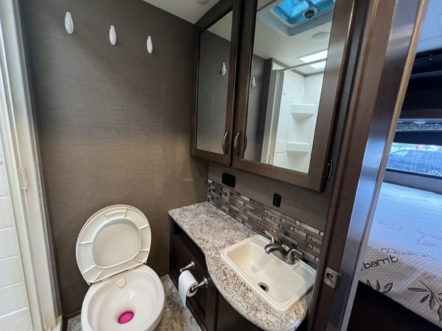 2017 Thor Motor Coach Chateau 28Z - Image 24