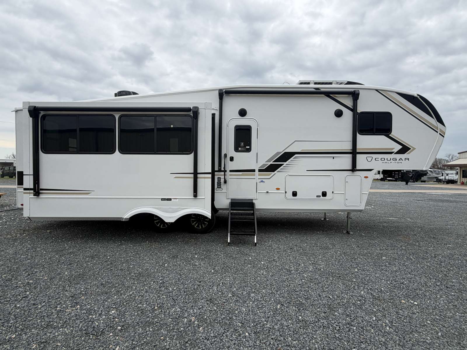 2026 Keystone Cougar Half-Ton 28RLI - Image 8
