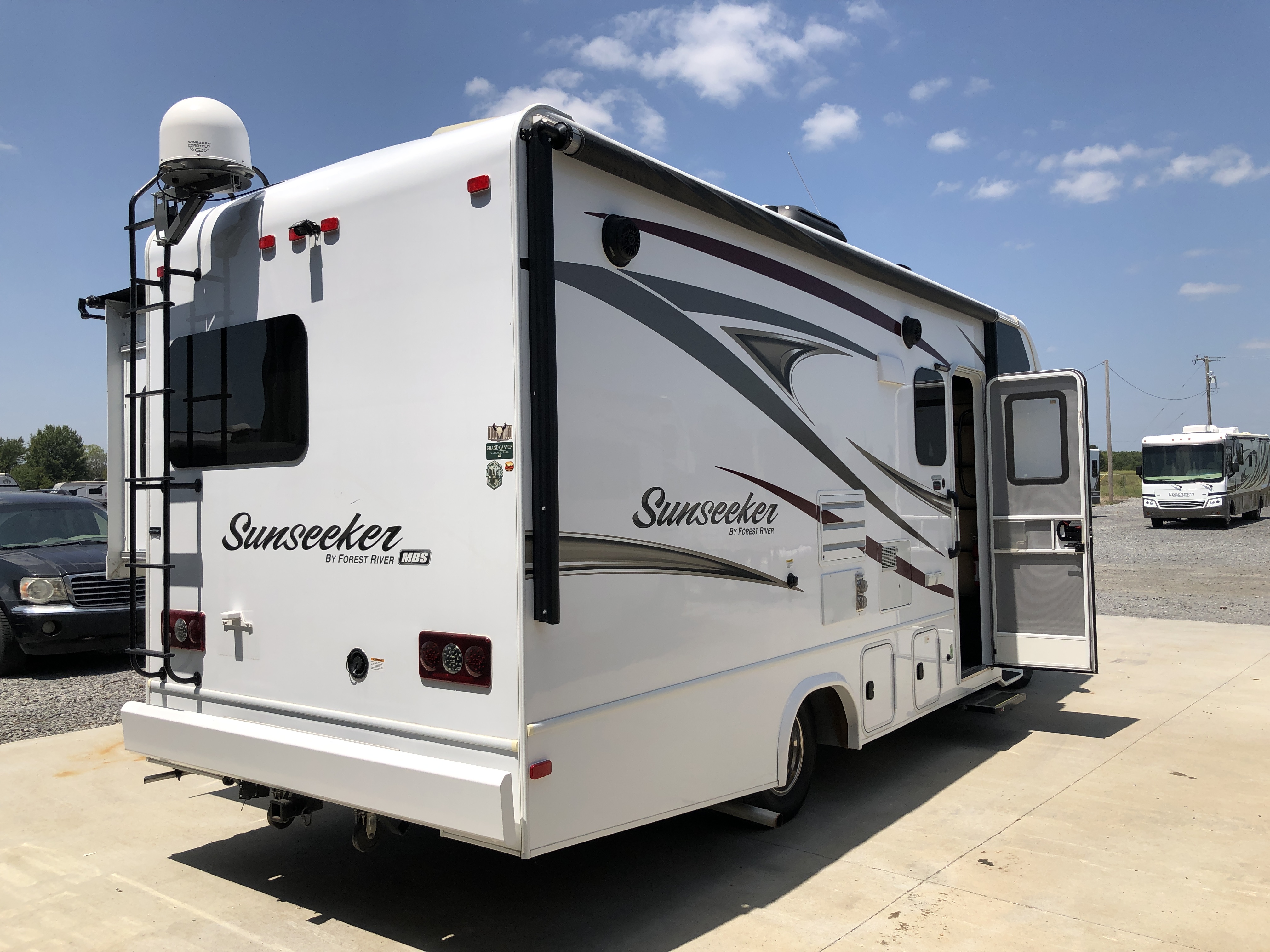 2016 Forest River SUNSEEKER 2400WS - Image 7
