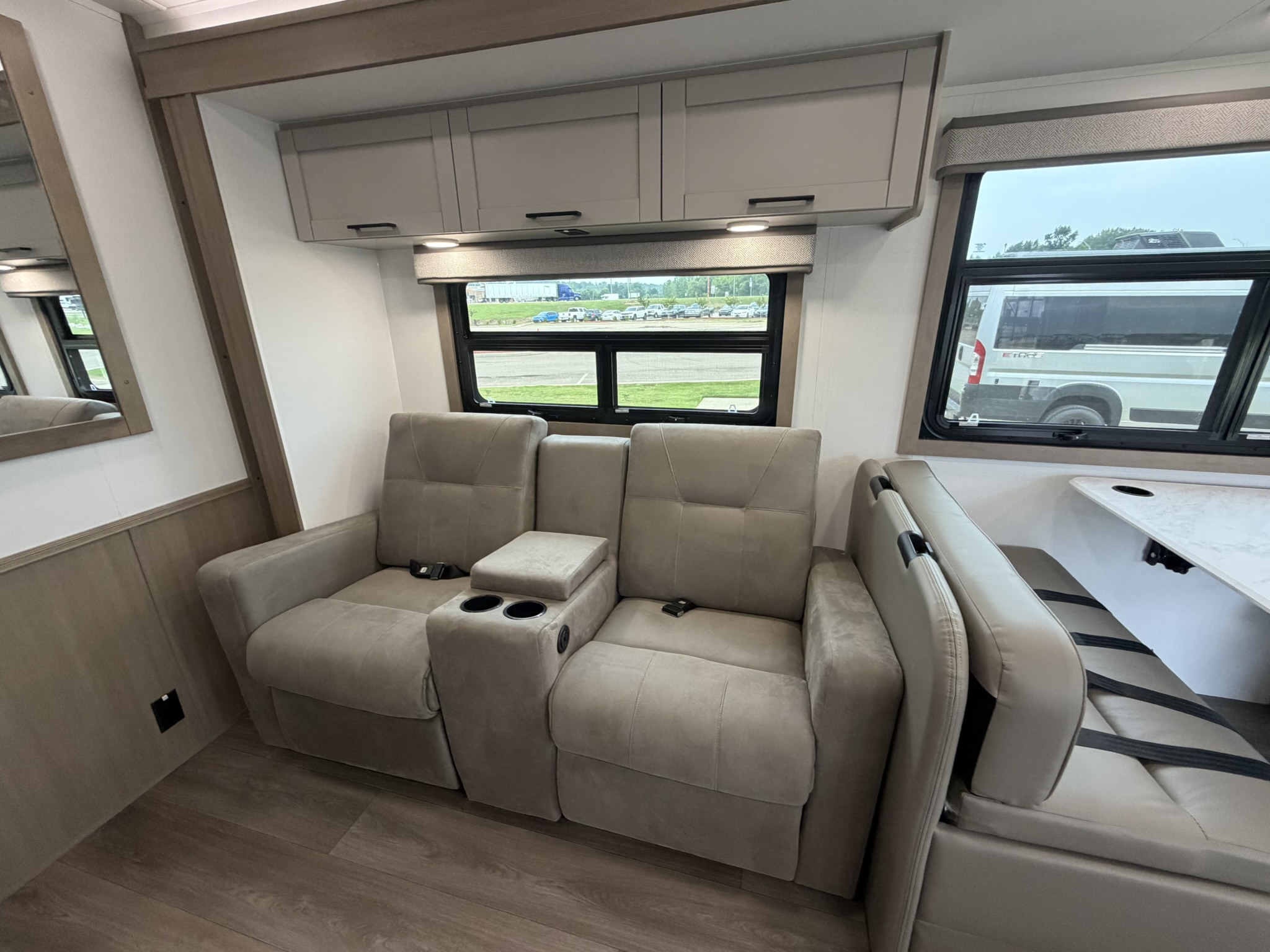 2027 JAYCO GREYHAWK 30Z - Image 25
