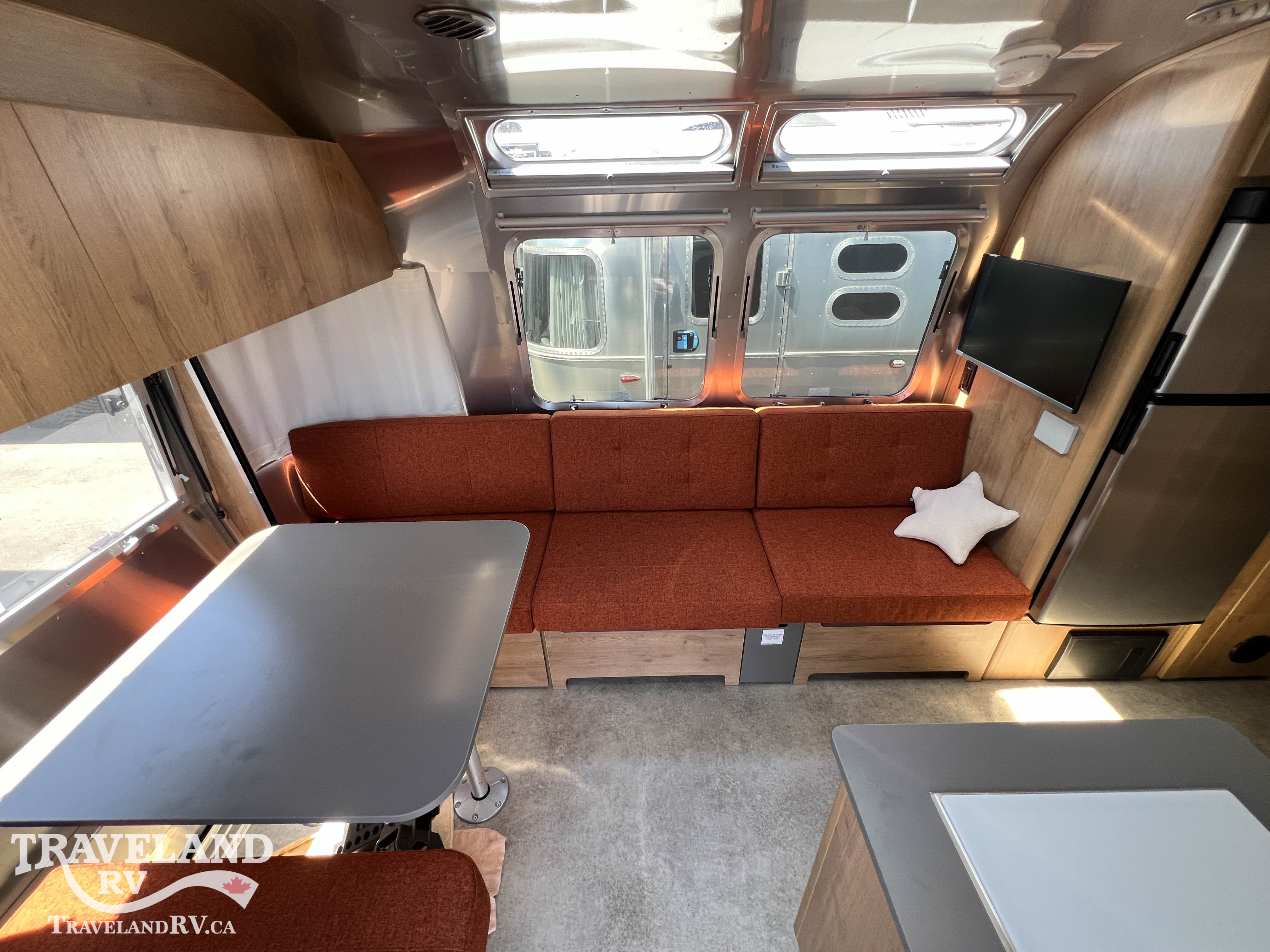2025 Airstream Tradewind 25FBT - Image 9