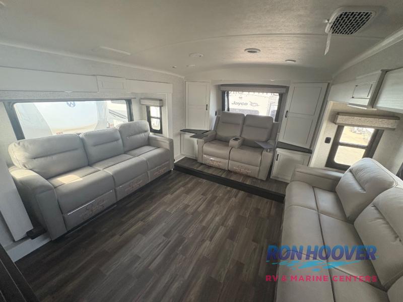2025 JAYCO NORTHPOINT 382FLRB - Image 9