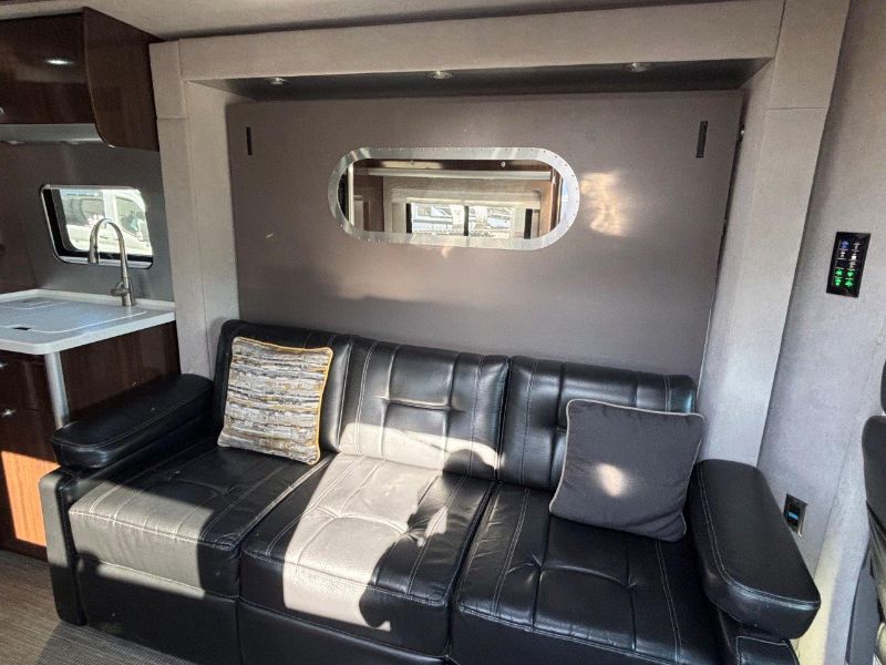2019 Airstream Atlas Murphy Suite - Image 10