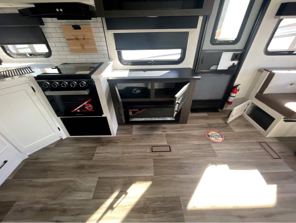 2026 VENTURE RV SPORTTREK 302VRD - Image 29
