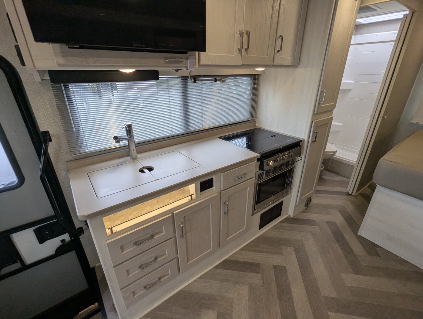 2024 Winnebago Vita 24P - Image 12