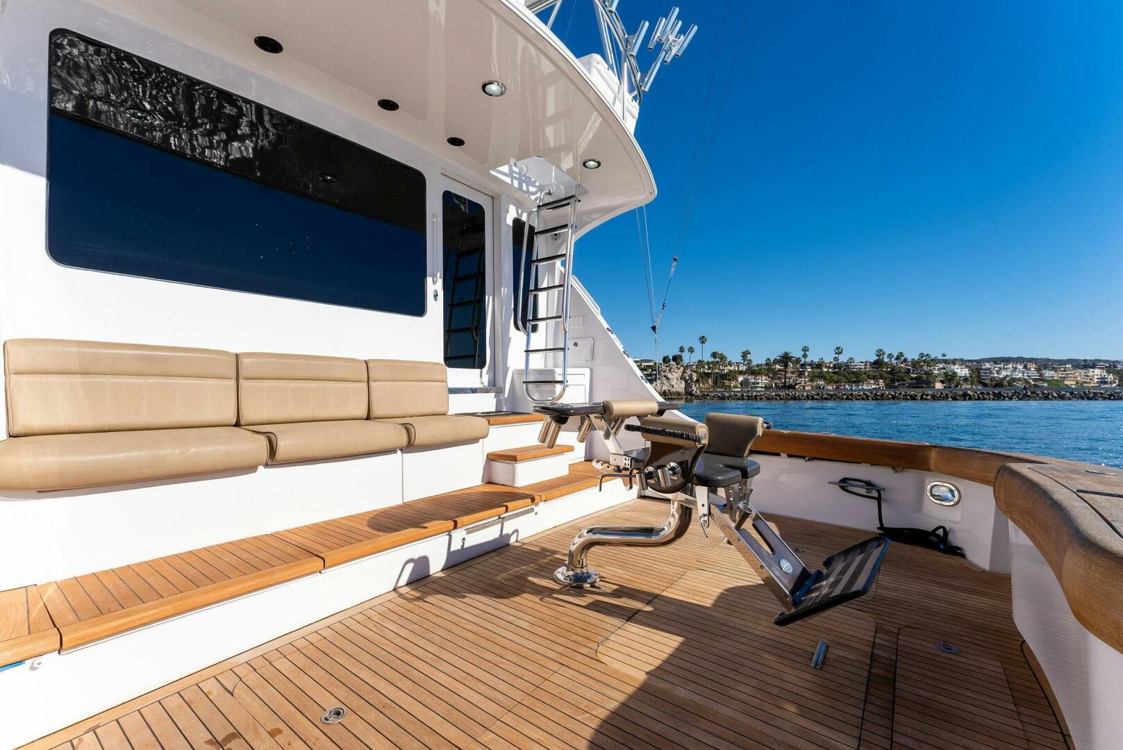 2007 Hatteras 64 Convertible - Image 4