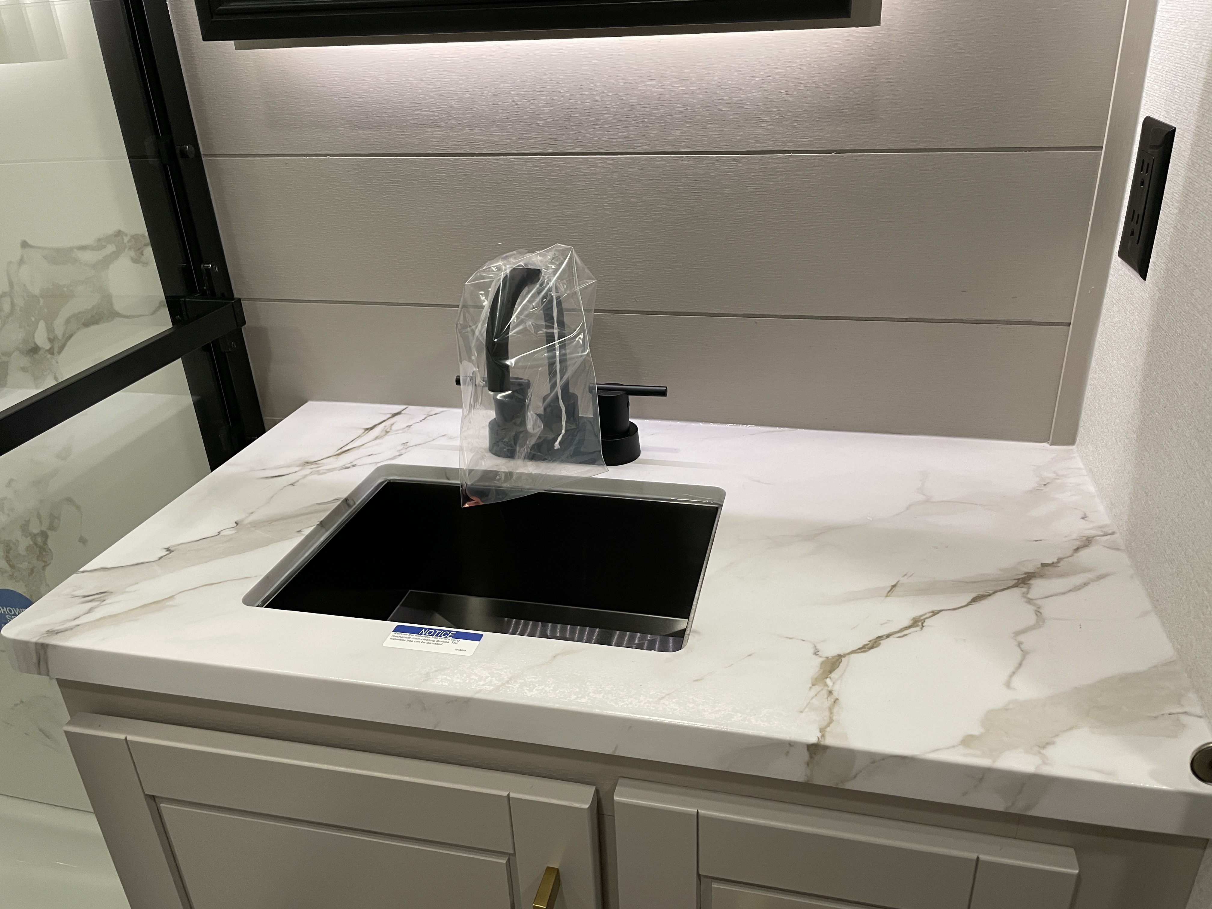 2027 Jayco North Point 391TBBH - Image 21