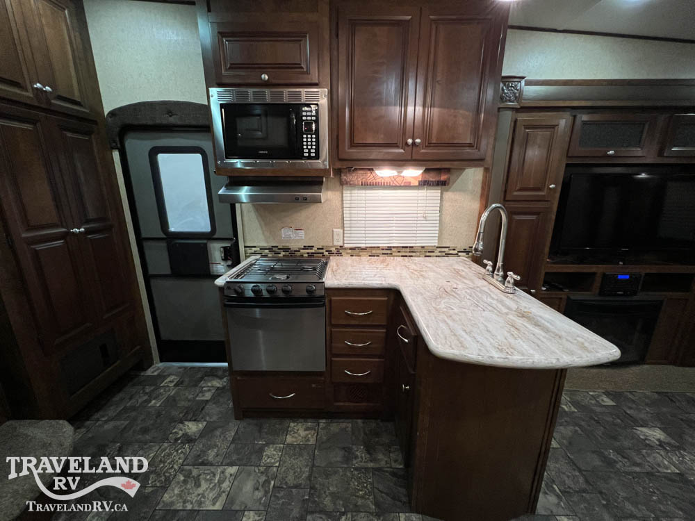 2015 Coachmen Chaparral Signature 327RLKS - Image 13