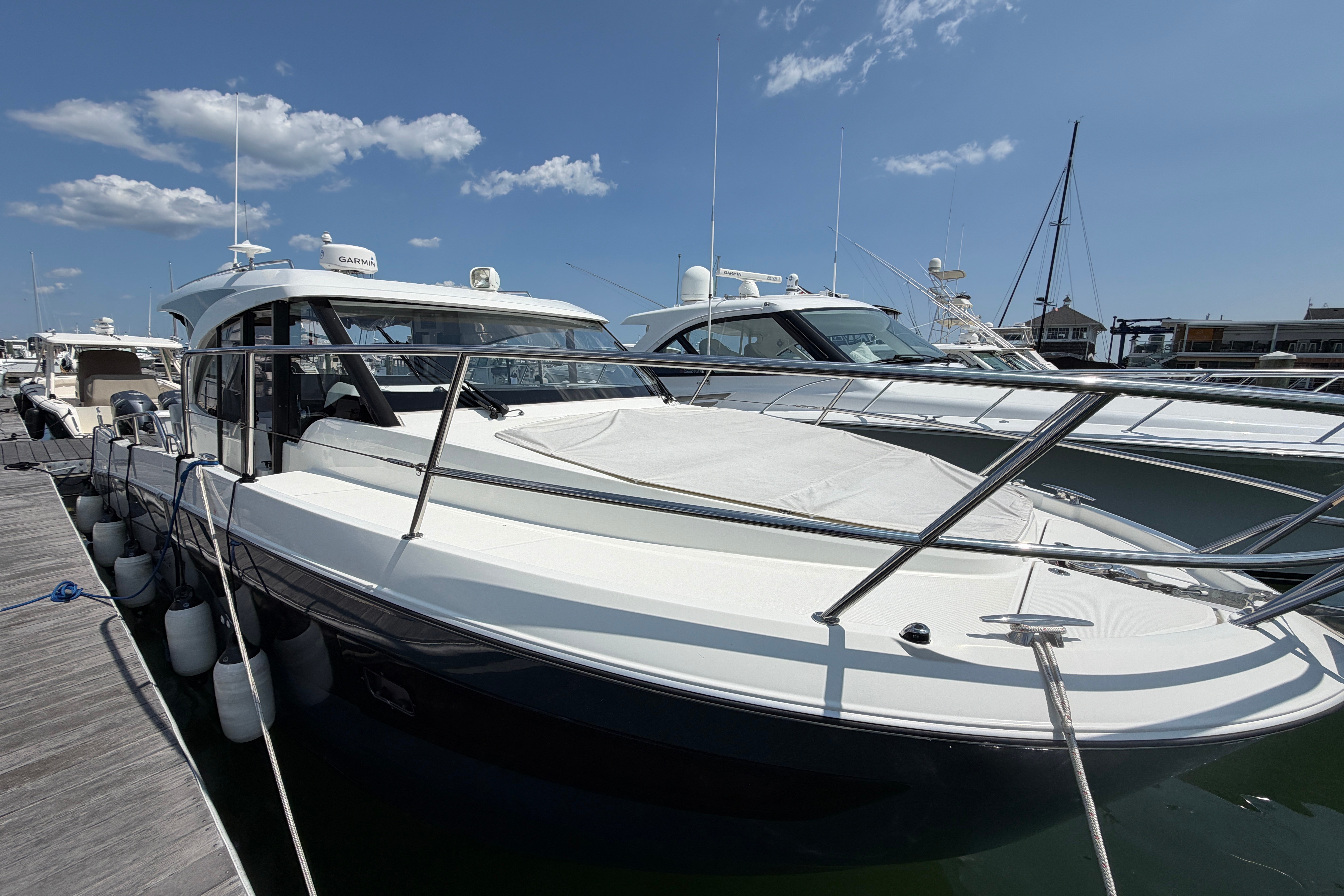 2023 Beneteau Antares 11 OB - Image 13