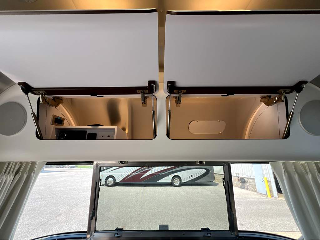 2026 AIRSTREAM GLOBETROTTER 27FBQ - Image 8