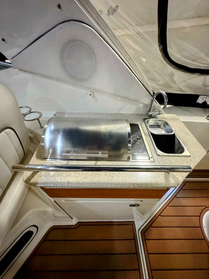 2010 Sea Ray 310 Sundancer - Image 10