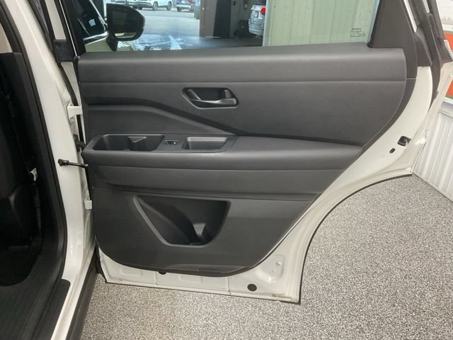 2024 Nissan Pathfinder Utility 4D SV 4WD - Image 30