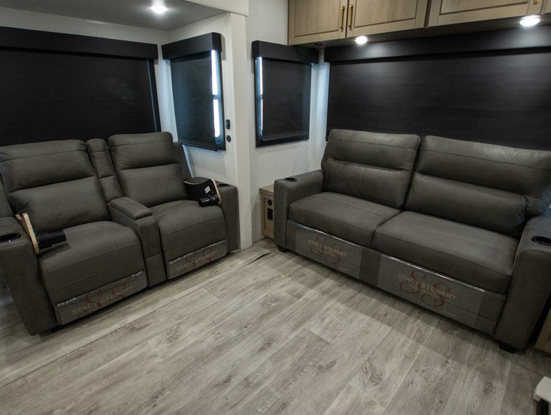 2026 Jayco Eagle 321RSTS - Image 11