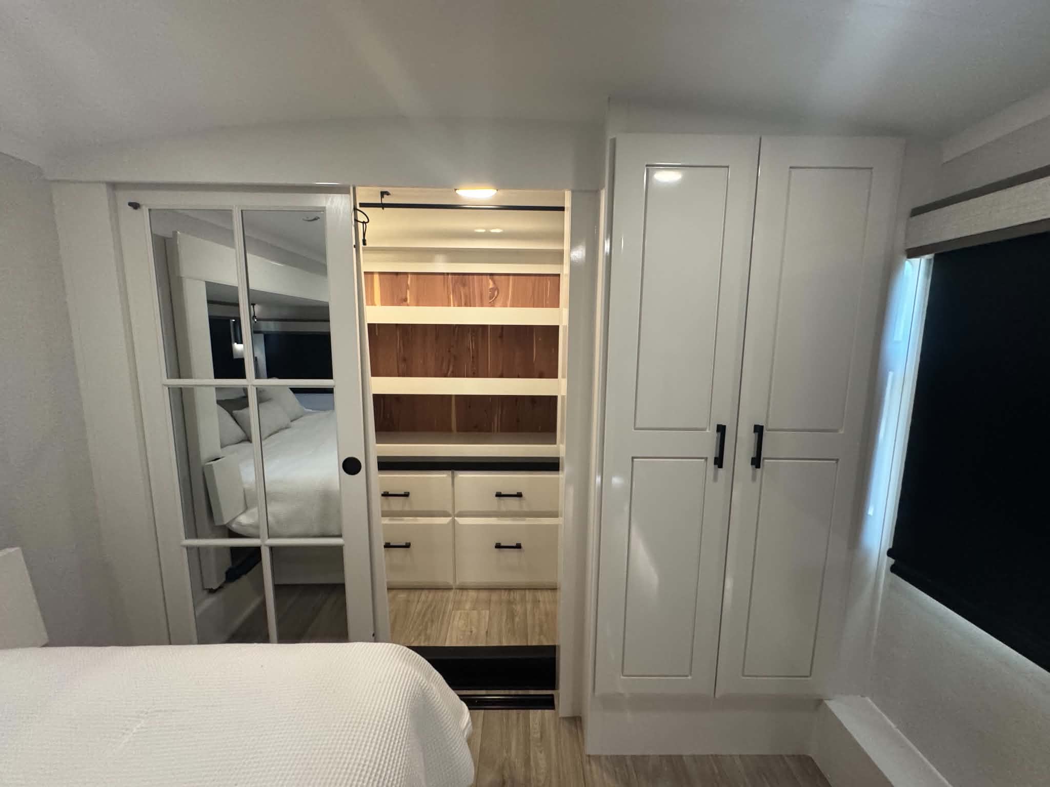 2027 JAYCO PINNACLE 32RLTS - Image 19