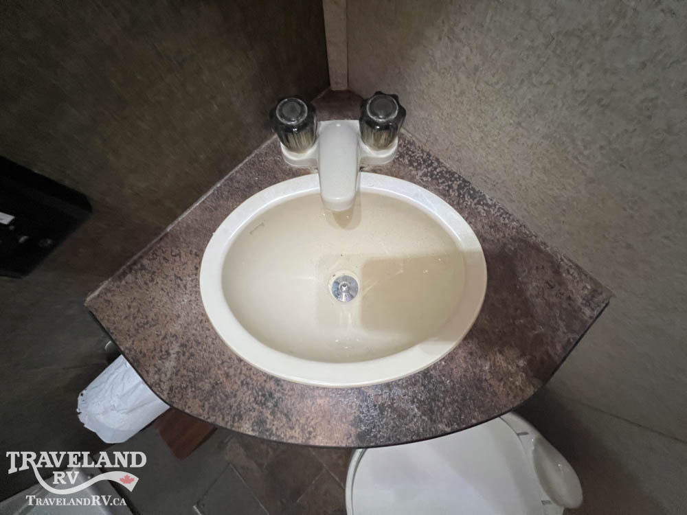 2015 Heartland Trail Runner TR 25 RL - Image 23