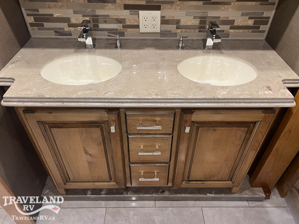 2019 Tiffin Phaeton 40 IH - Image 27