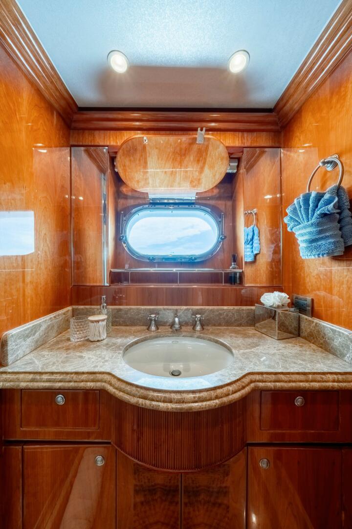 2009 Hargrave Raised Pilothouse - Image 21