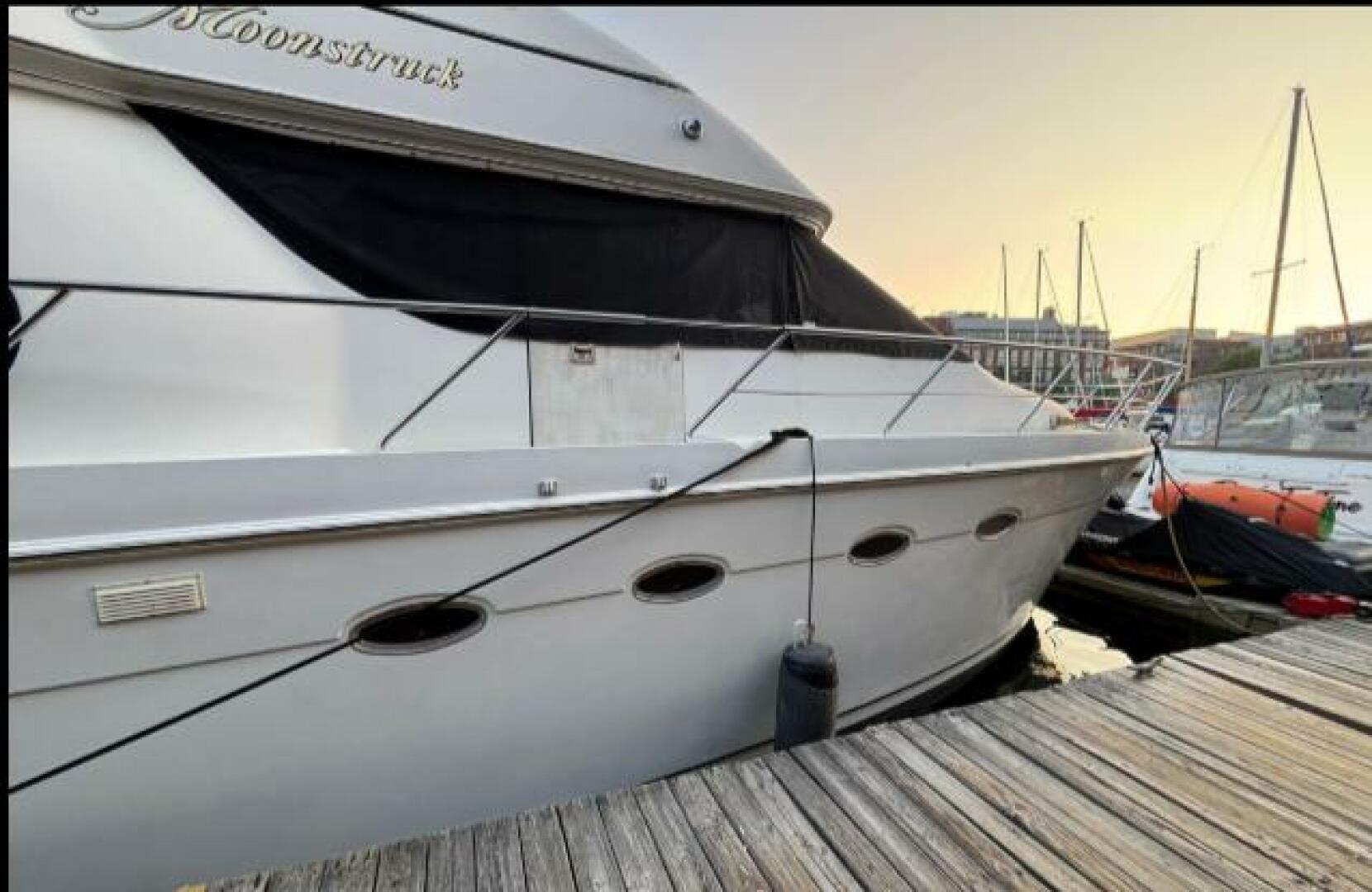1998 Carver 530 Voyager - Image 11