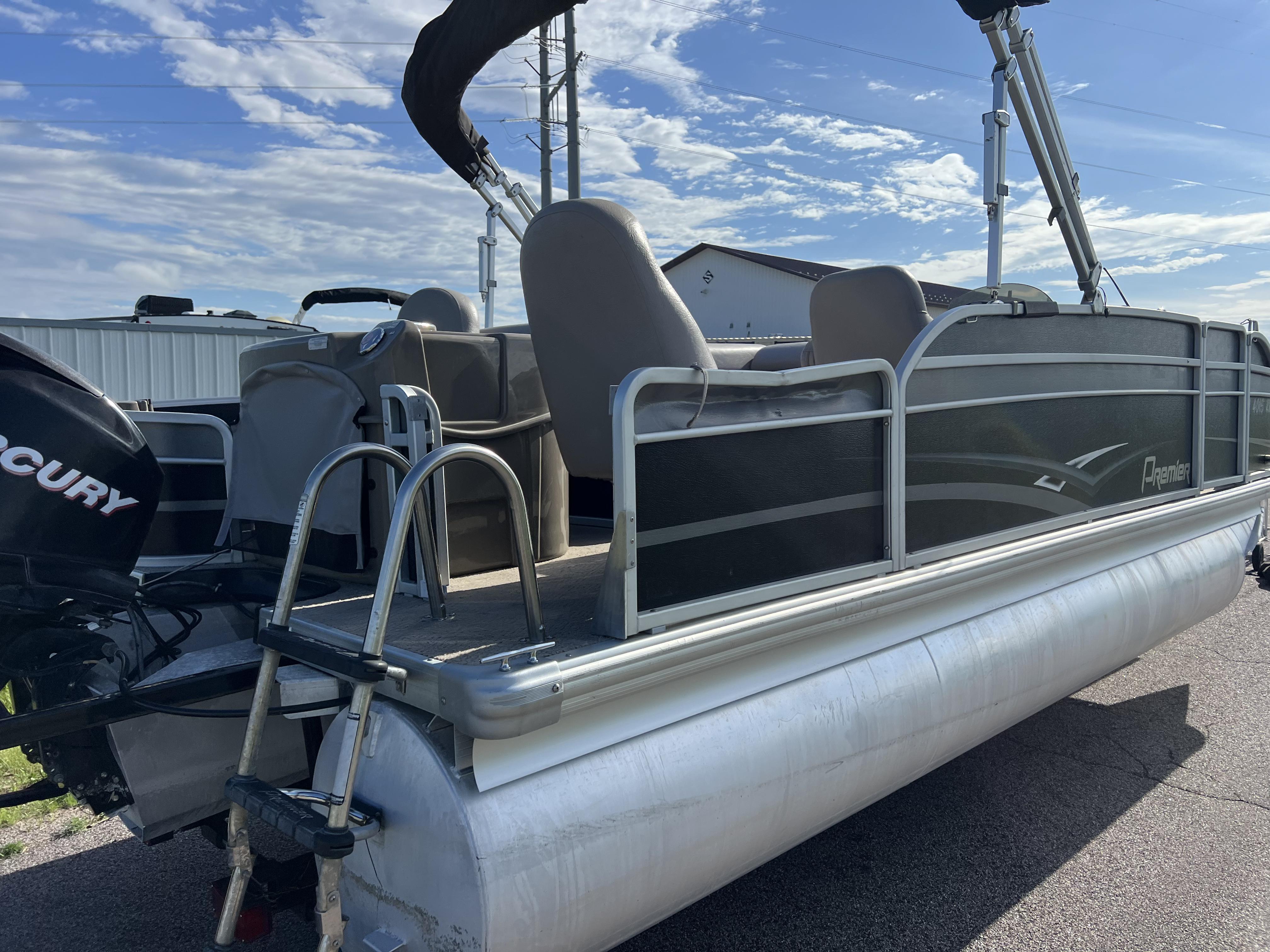 2012 PREMIER 201 EXPLORER - Image 2