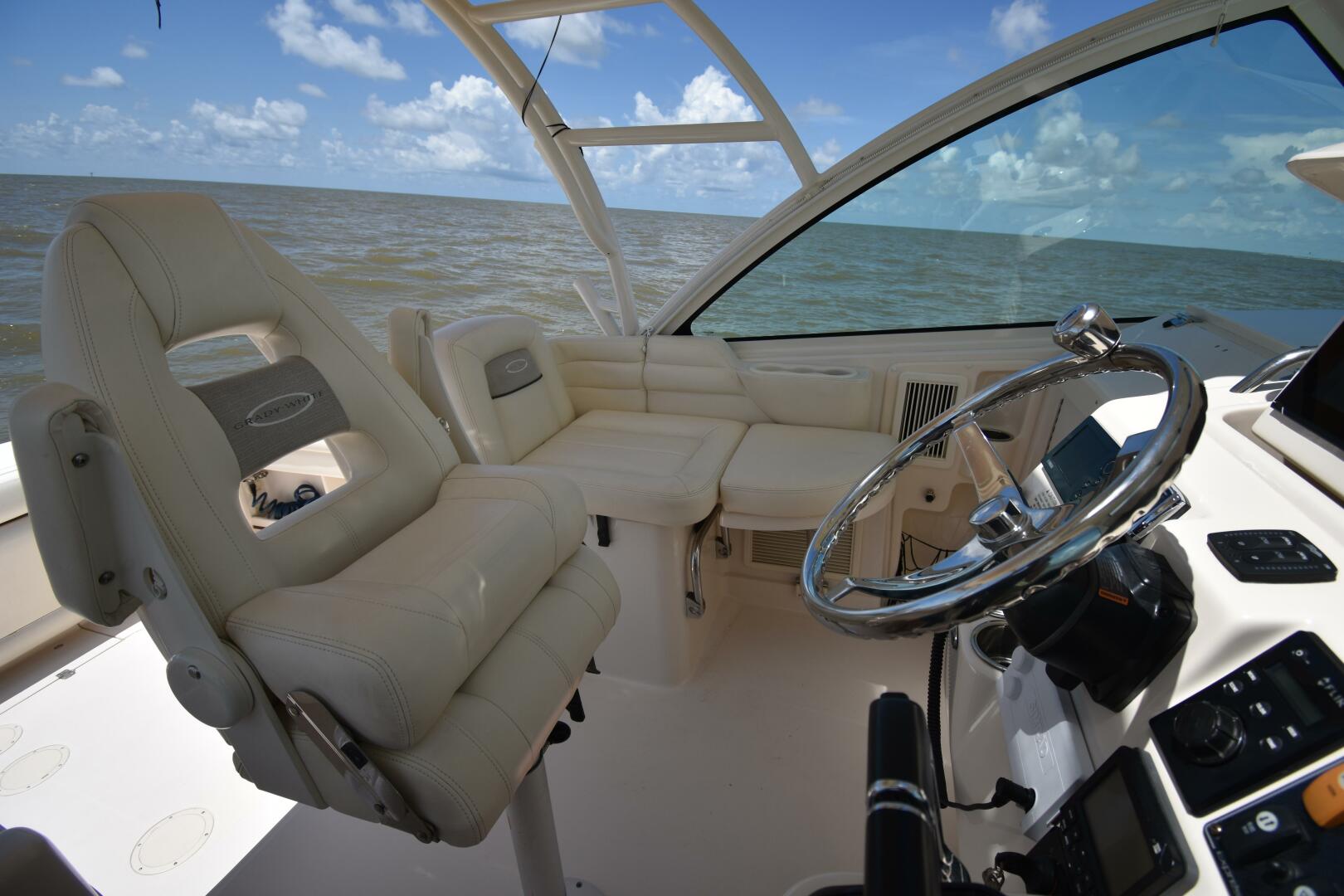 2016 Grady-White 330 Express - Image 11