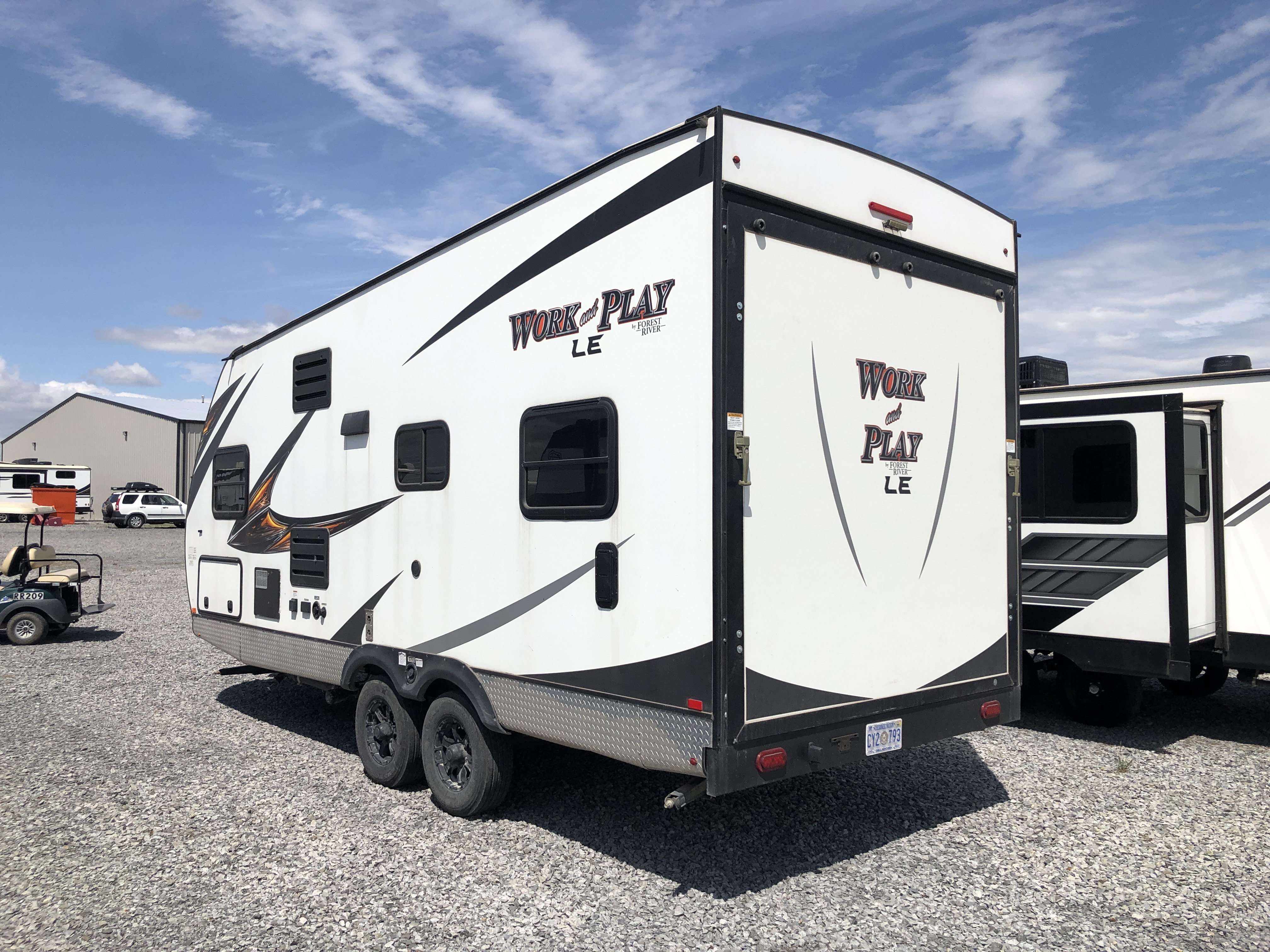 2019 WORK AND PLAY LE TOY HAULER 19WLE - Image 5