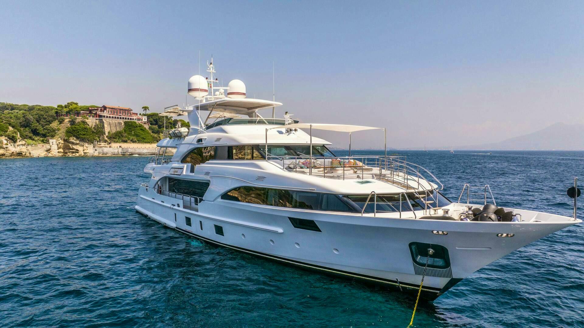 2015 Benetti Benetti Classic 121 - Image 12