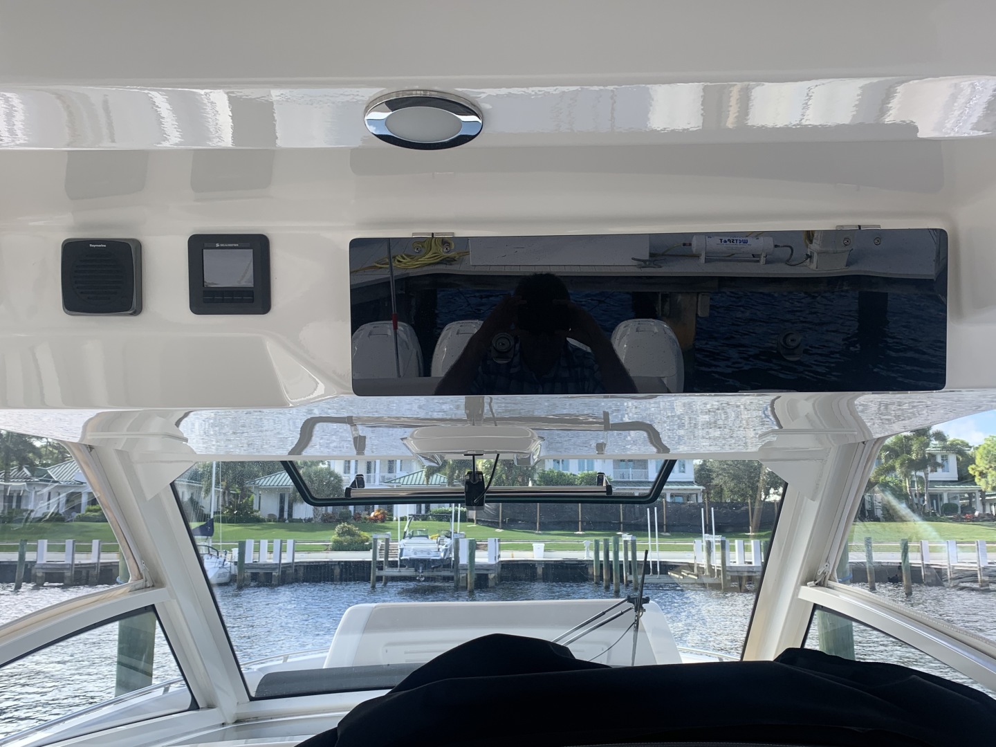 2017 Boston Whaler 420 Outrage - Image 10