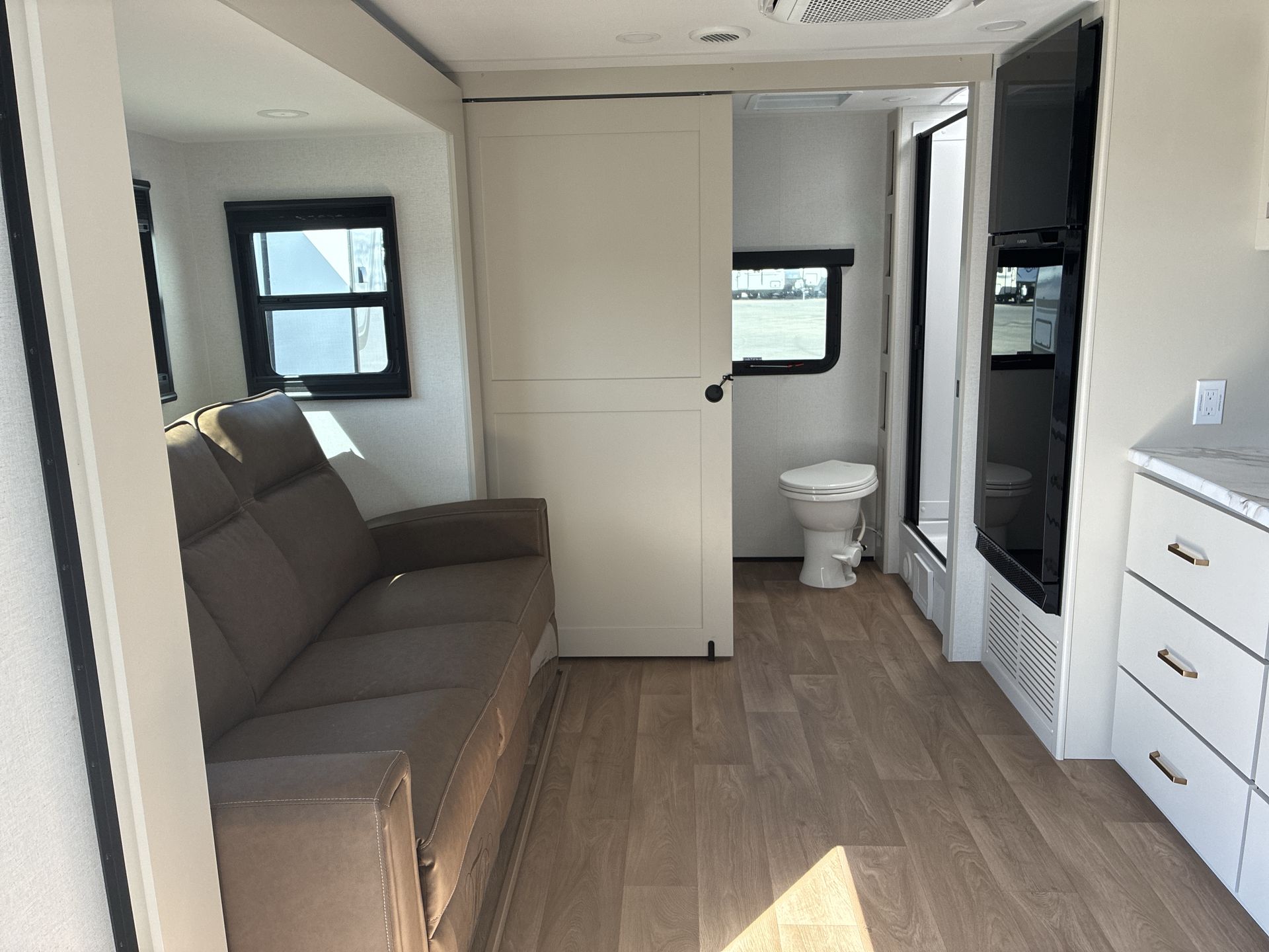 2027 Grand Design Imagine XLS 22RBE - Image 17