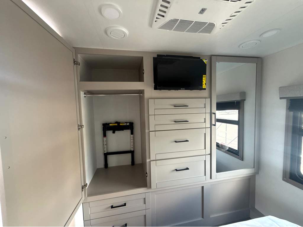 2027 ENTEGRA COACH ODYSSEY 29V - Image 25