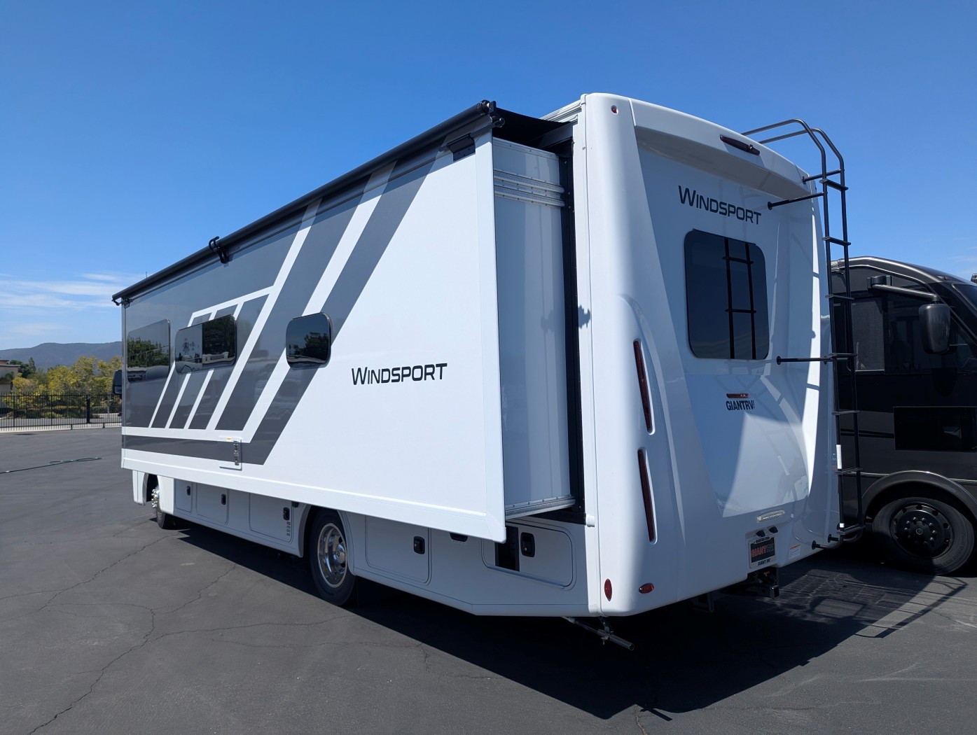 2027 Thor Motor Coach Windsport 29L - Image 4