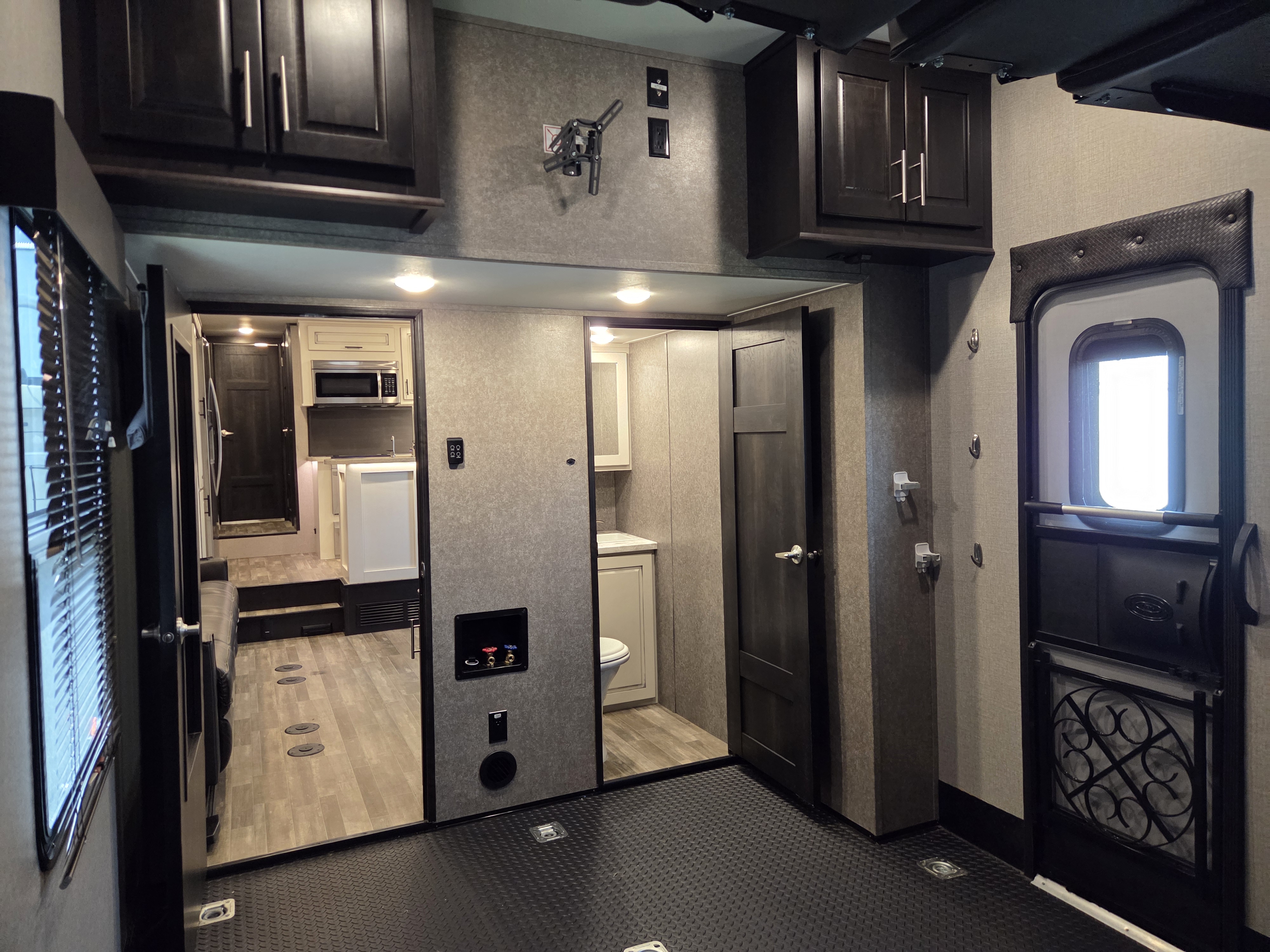 2021 Jayco Seismic 4113 - Image 9