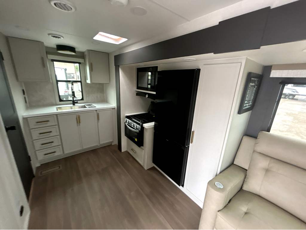 2027 VENTURE RV STRATUS 231VRK - Image 18