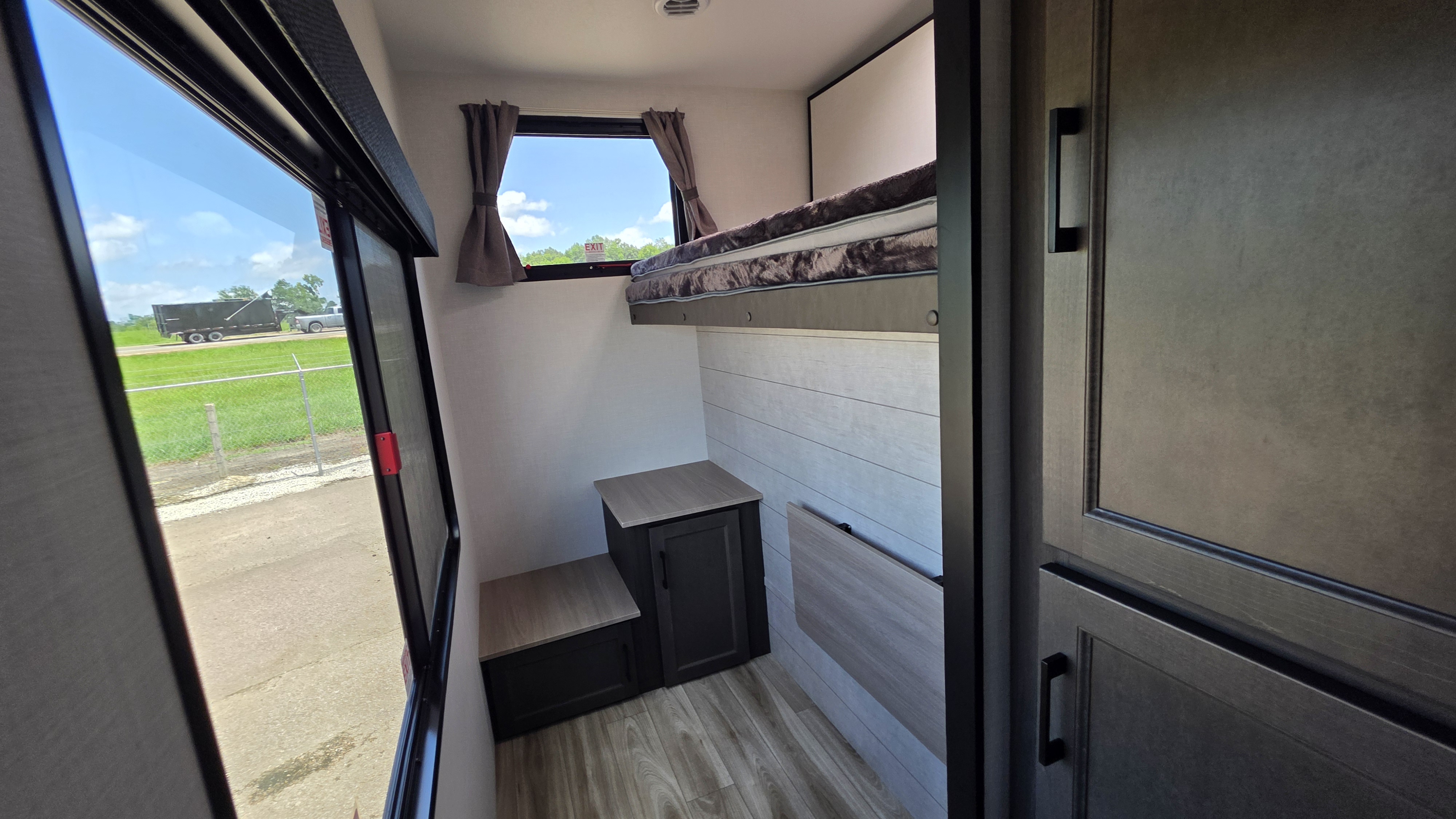 2027 VENTURE RV SPORTTREK 312VTB - Image 17