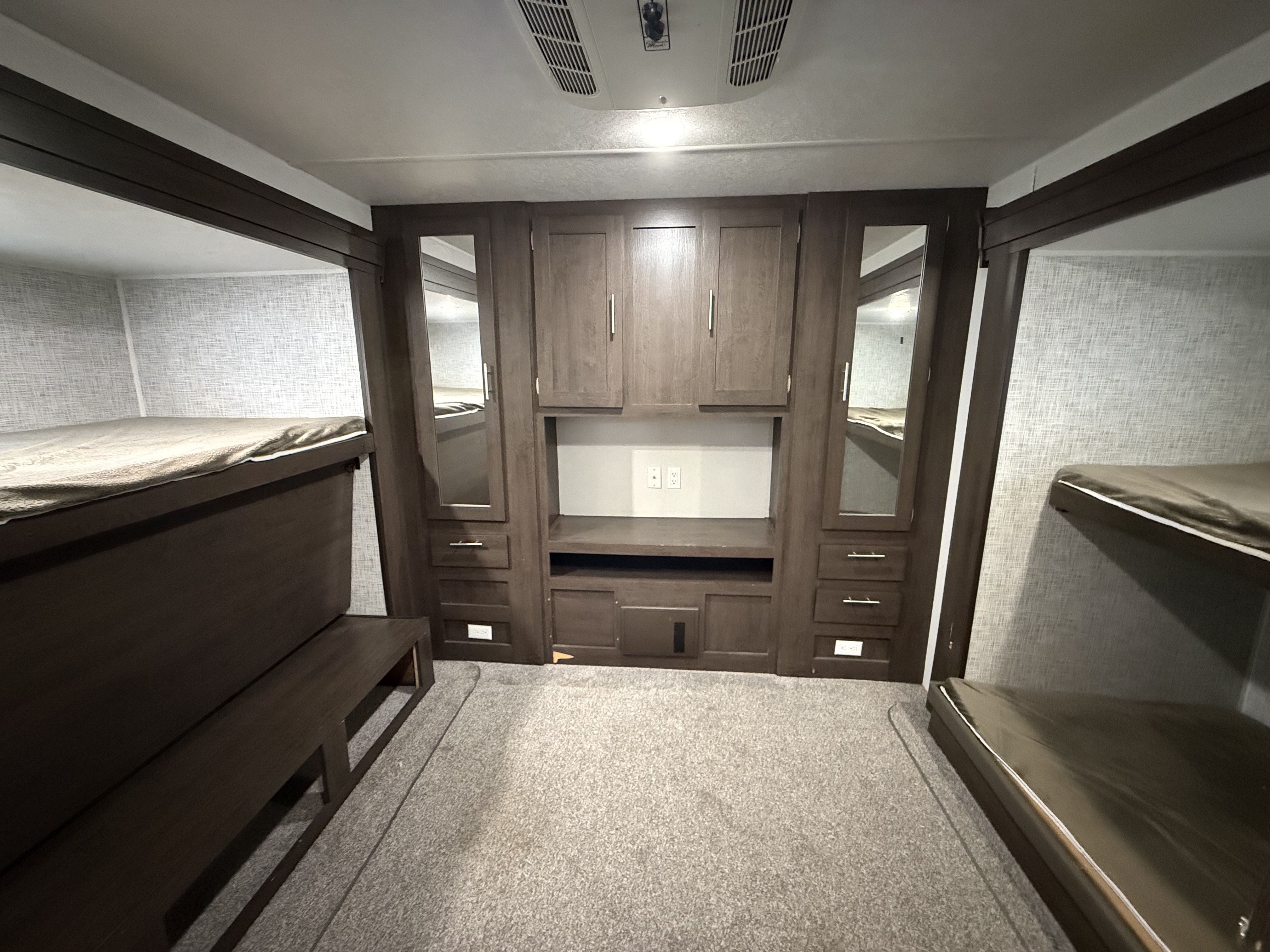 2019 Forest River Wildwood 31KQBTS - Image 16