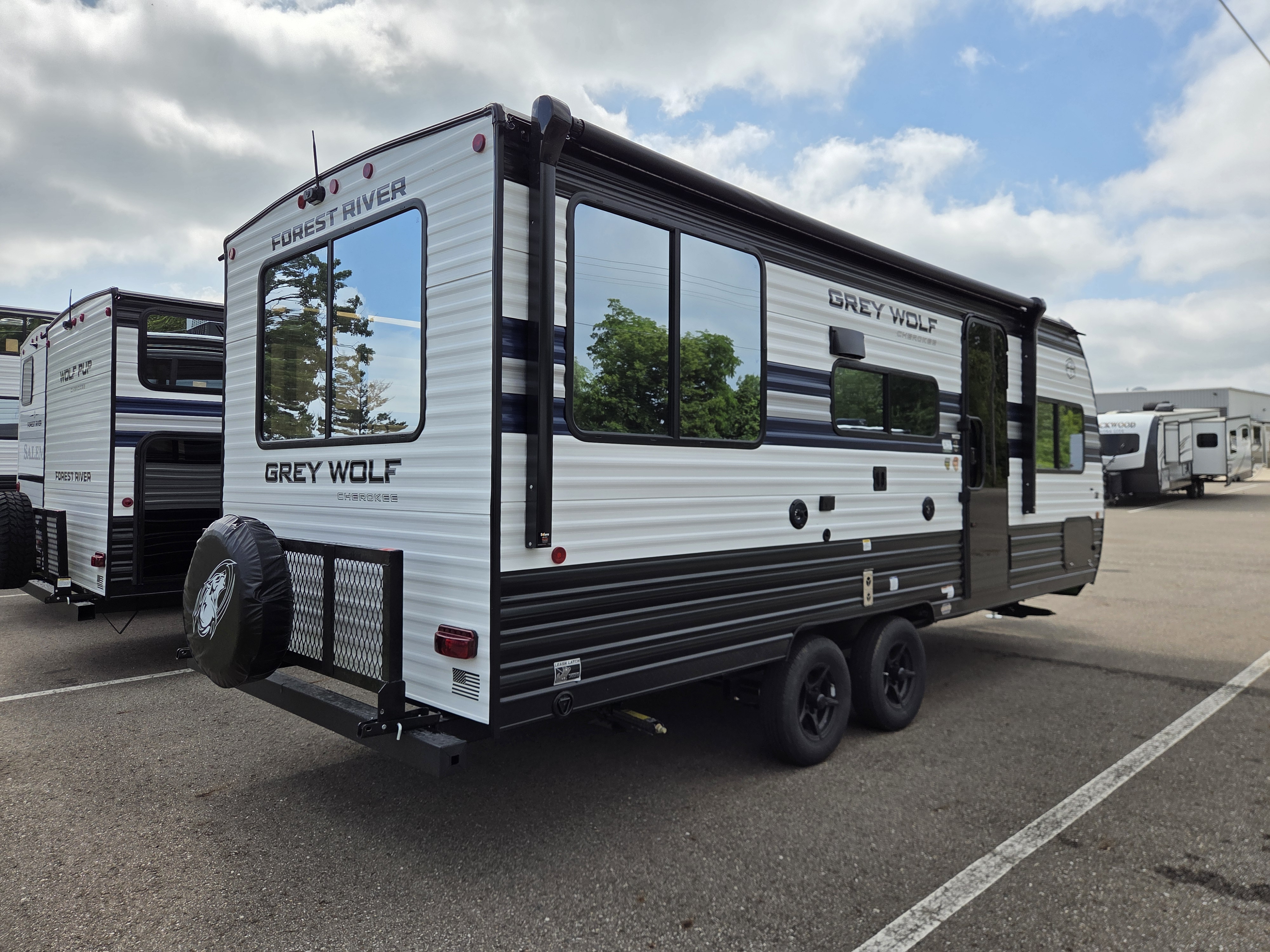 2027 Forest River Cherokee Grey Wolf 20RDSE - Image 2