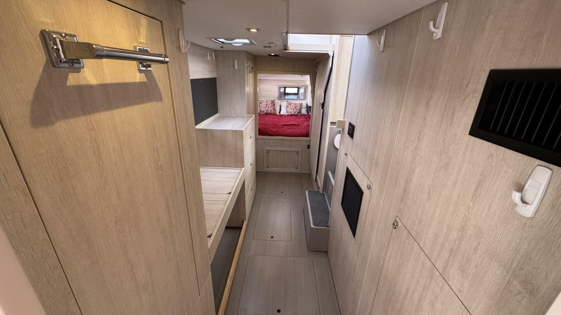 2018 Leopard 43 Powercat - Image 49
