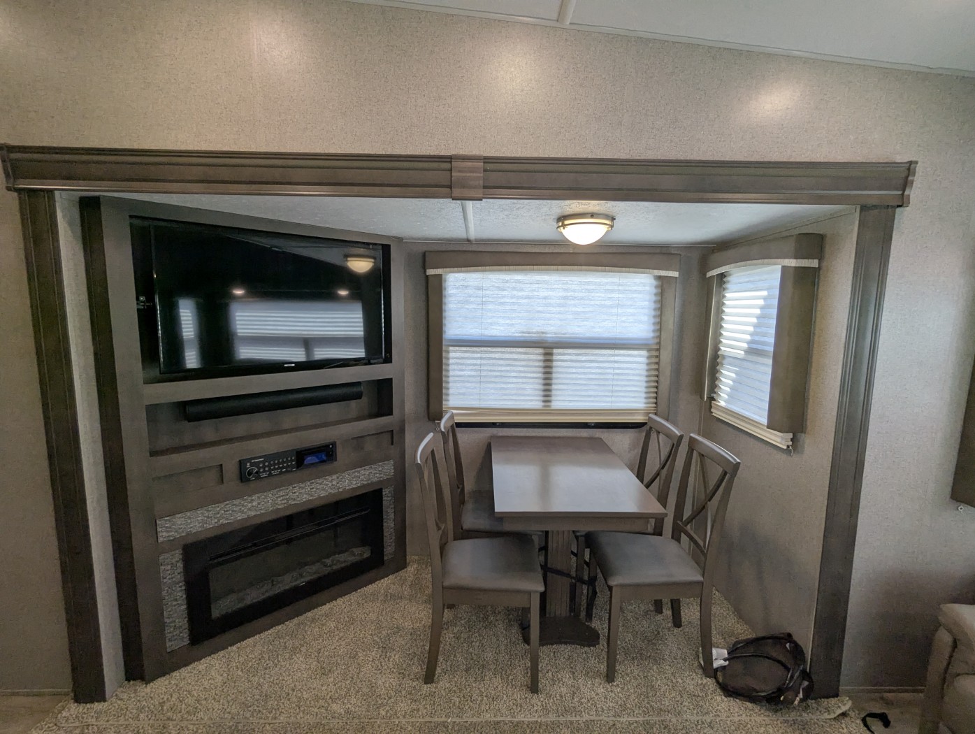 2020 Forest River Flagstaff Super Lite 528IKWS - Image 21