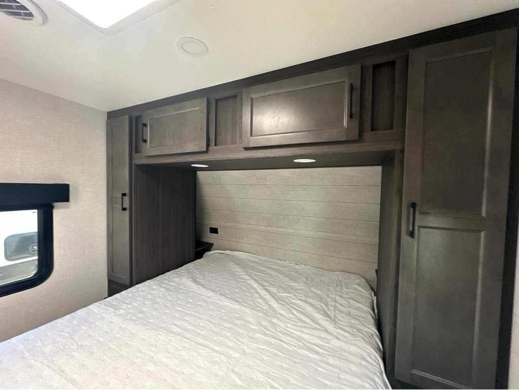 2026 VENTURE RV SPORTTREK STINGER 232VRL - Image 31