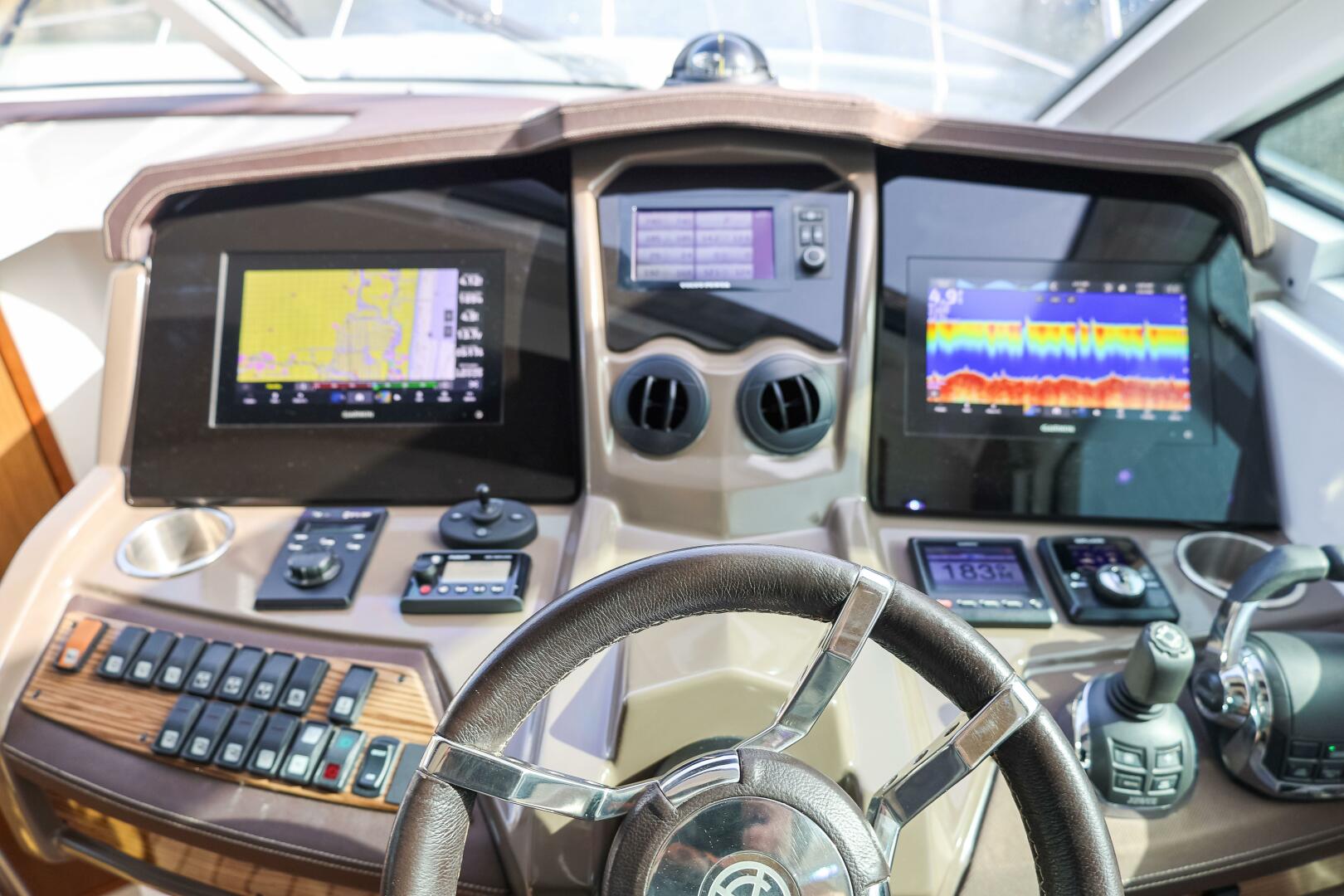 2014 Cruisers Yachts 45 Cantius - Image 54
