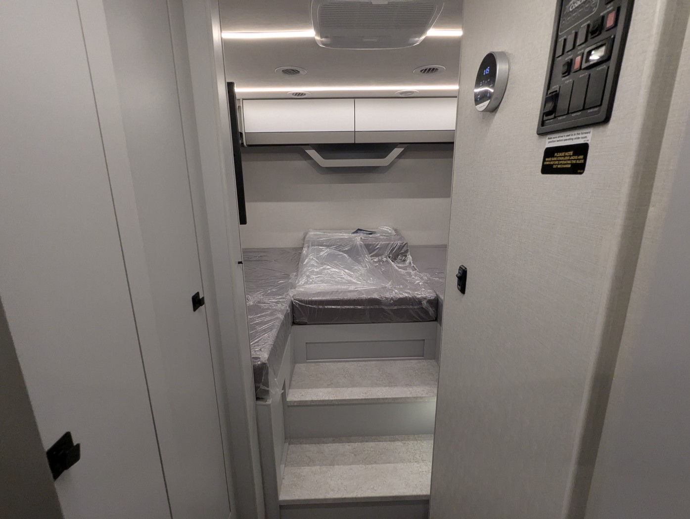 2026 Coachmen Euro 25TB - Image 21