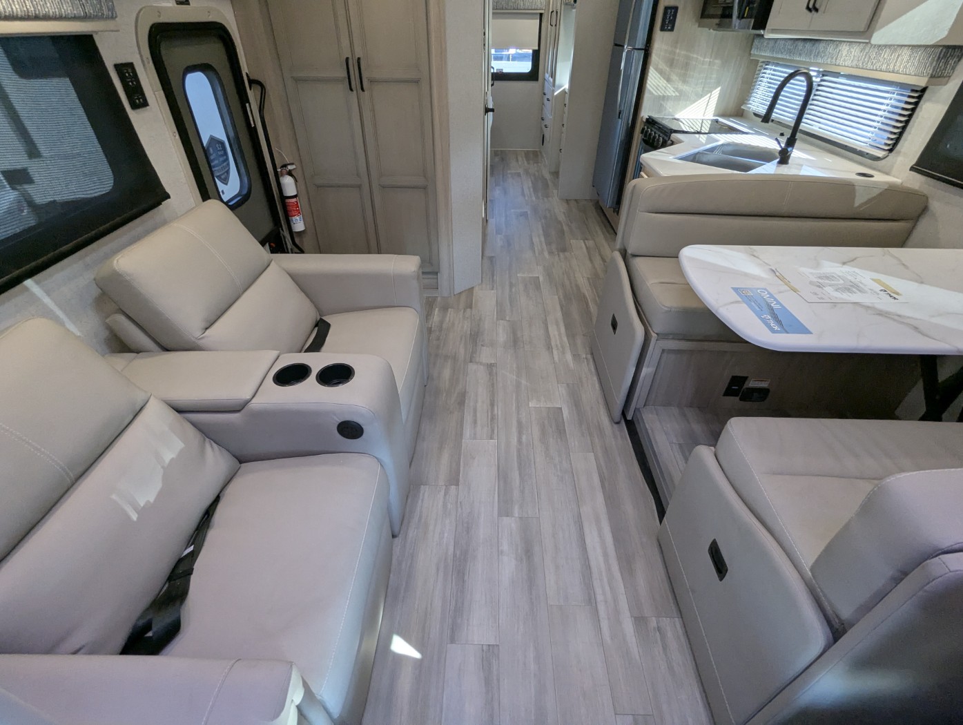 2027 Thor Motor Coach Omni Explorer X32 - Image 17