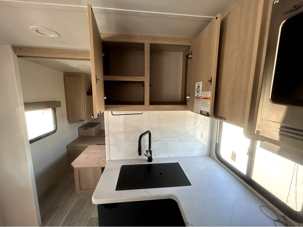 2024 WINNEBAGO MINNIE 2801BHS - Image 22