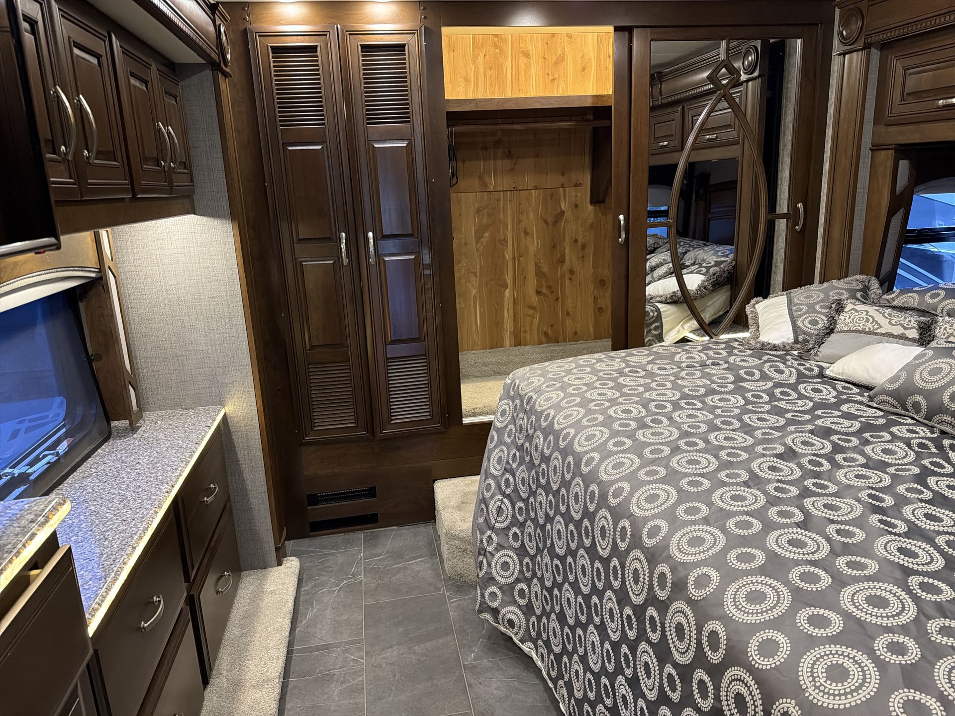 2017 Entegra Coach Anthem 44DLQ - Image 25