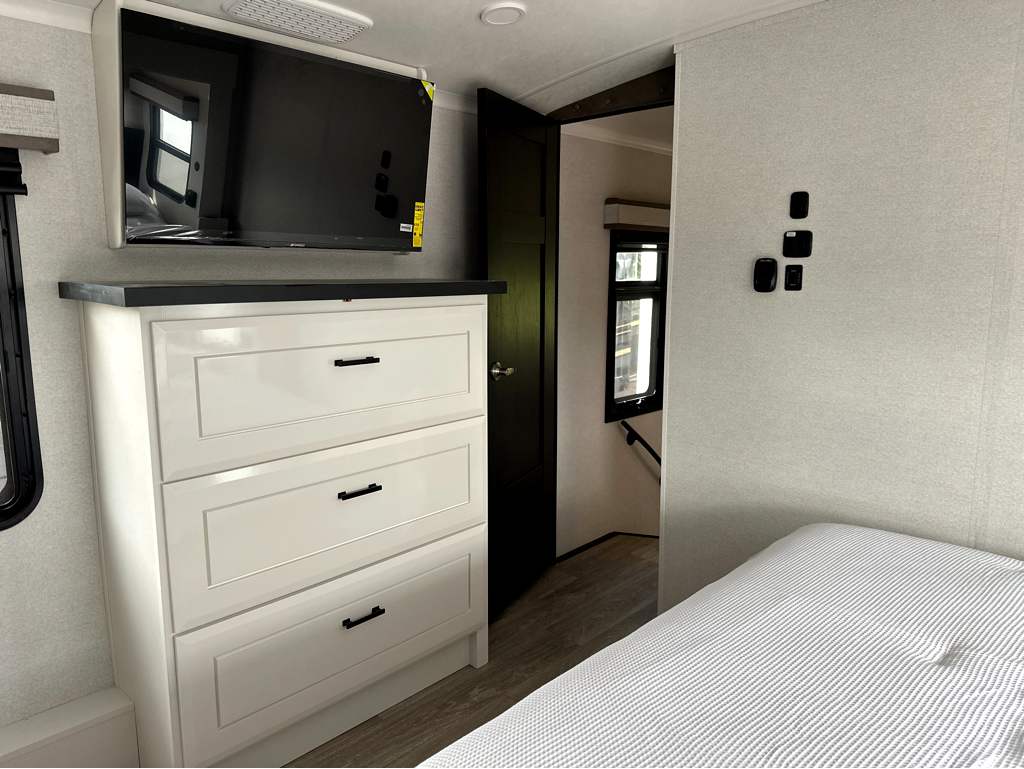 2027 JAYCO PINNACLE 32RLTS - Image 22