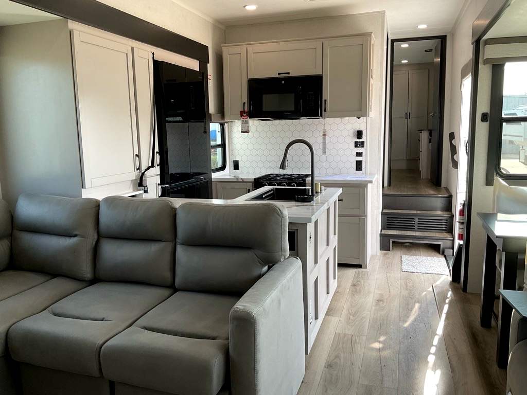 2026 JAYCO SEISMIC 395 - Image 22